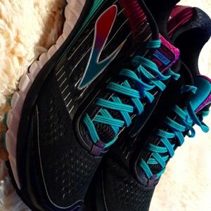 Brooks ghost 9 size 10.5 multi color black, purple and aqua color.